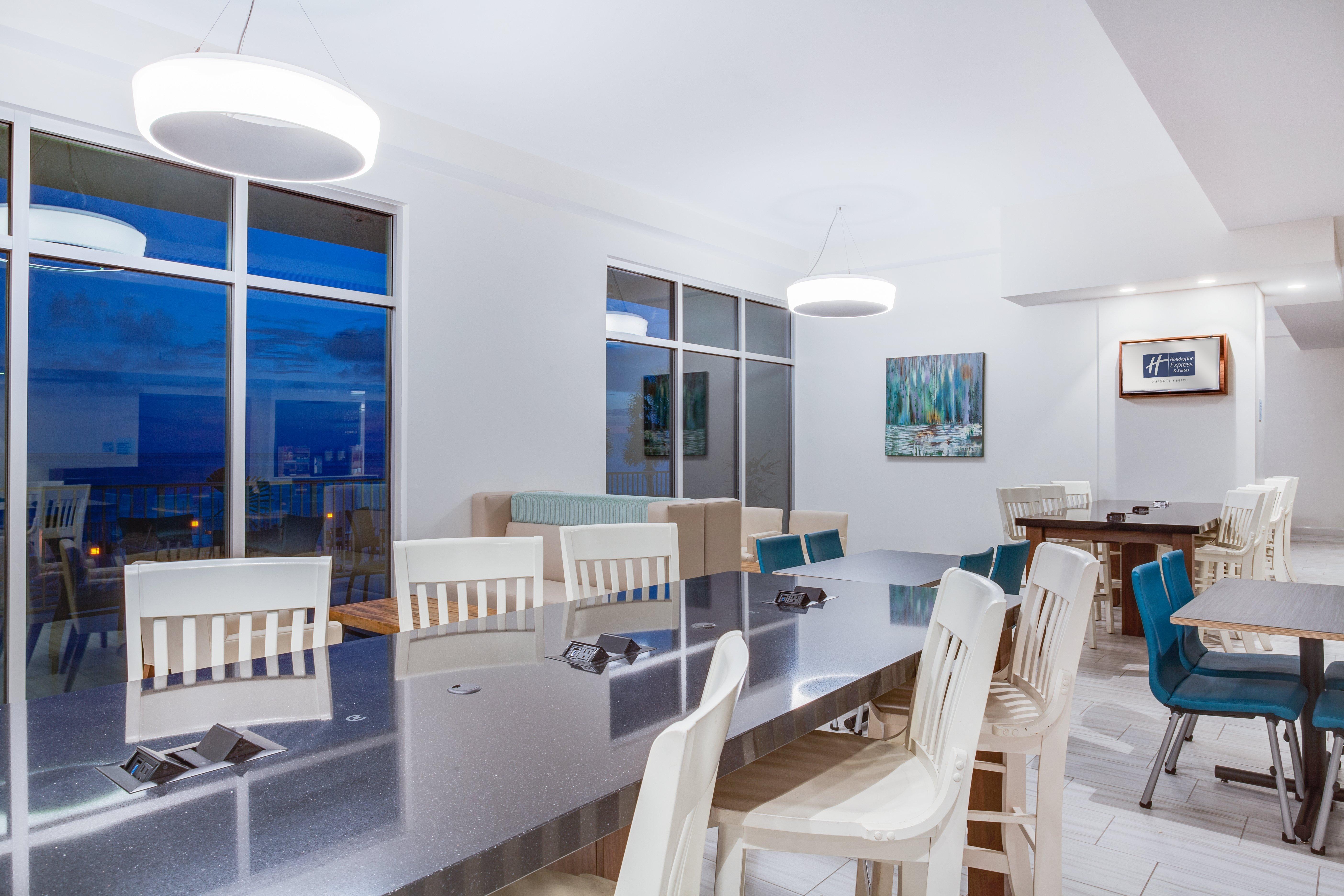Holiday Inn Express & Suites Panama City Beach Beachfront By Ihg Buitenkant foto