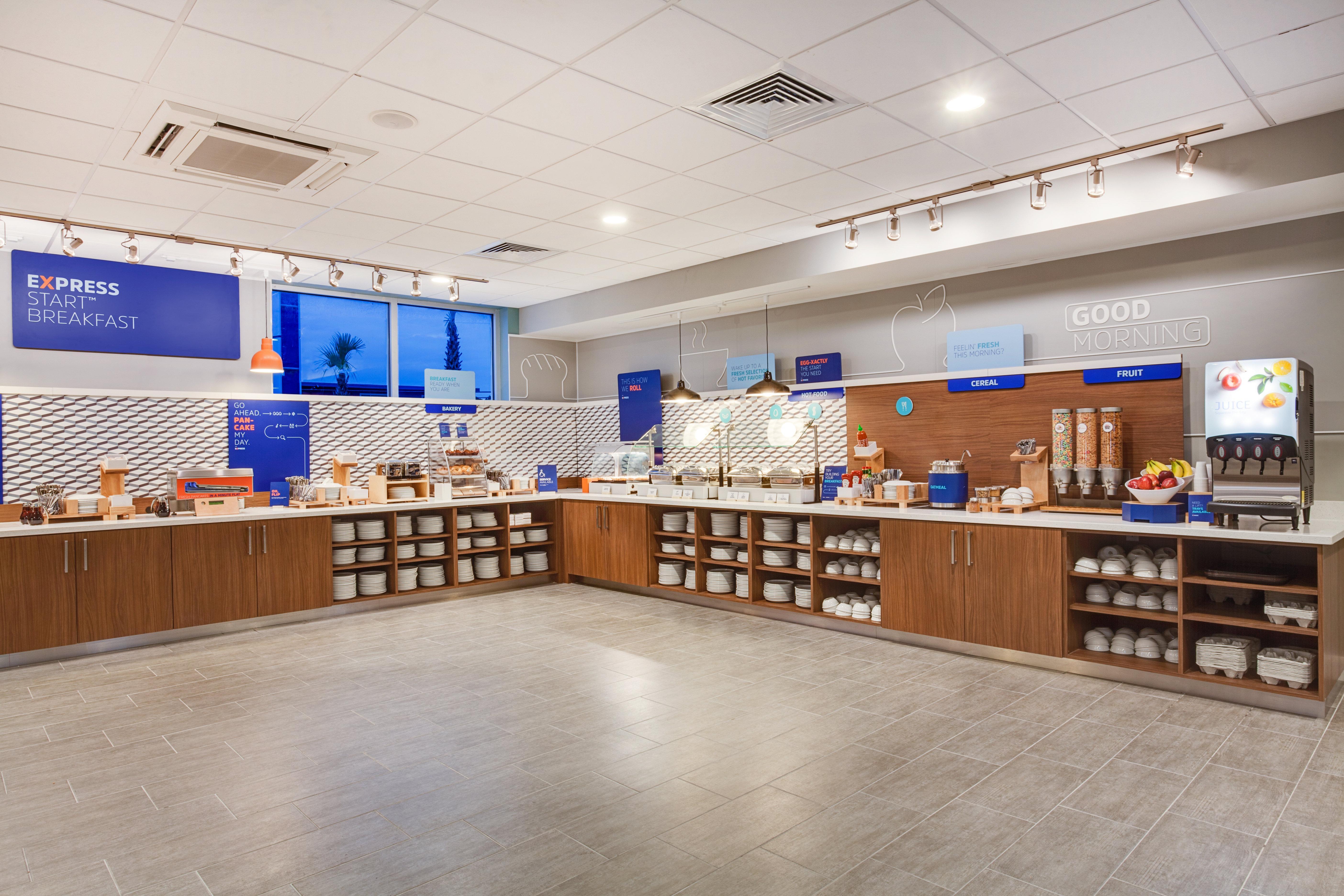 Holiday Inn Express & Suites Panama City Beach Beachfront By Ihg Buitenkant foto