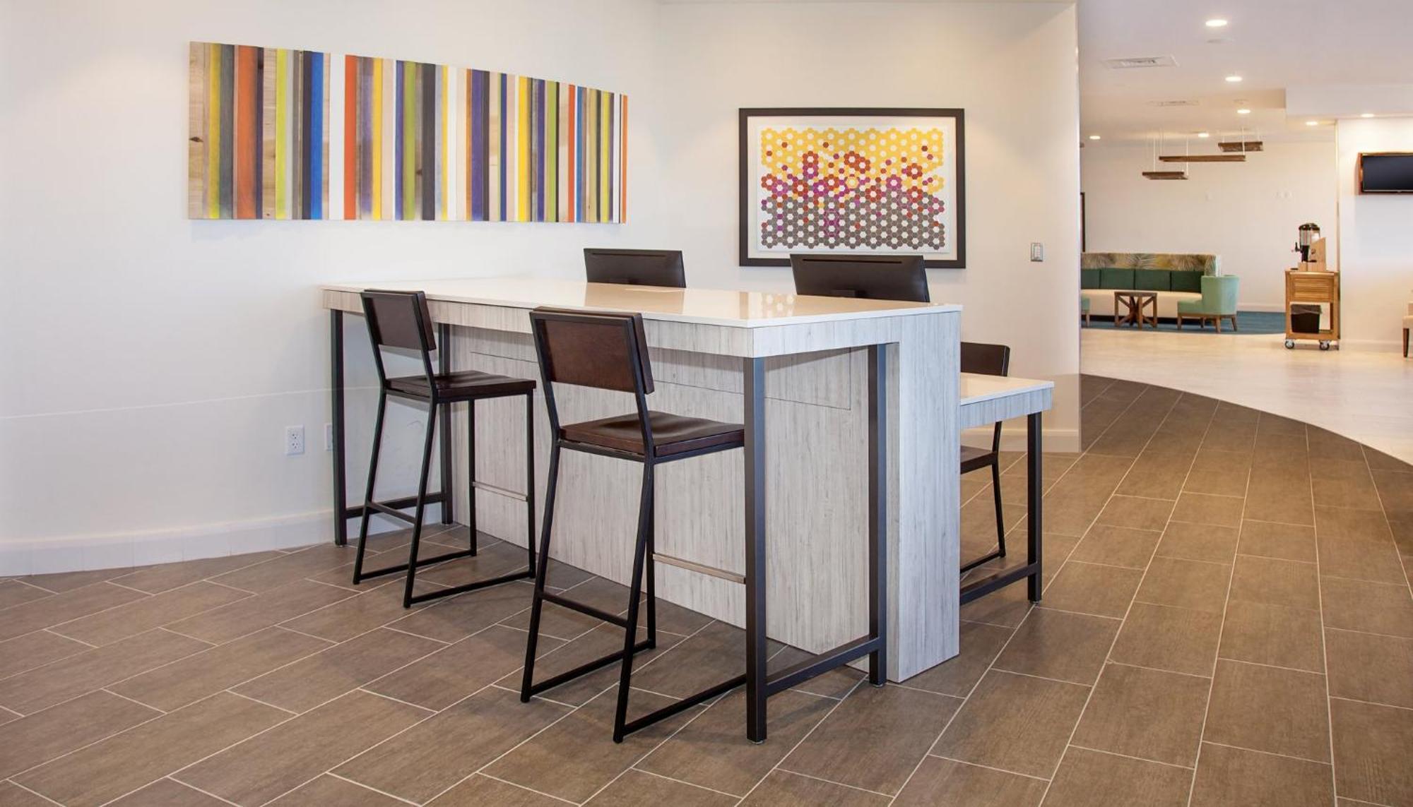 Holiday Inn Express & Suites Panama City Beach Beachfront By Ihg Buitenkant foto