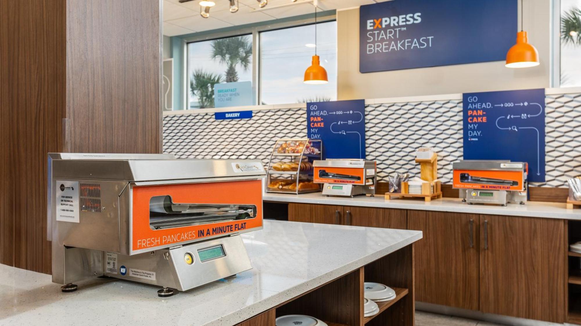 Holiday Inn Express & Suites Panama City Beach Beachfront By Ihg Buitenkant foto